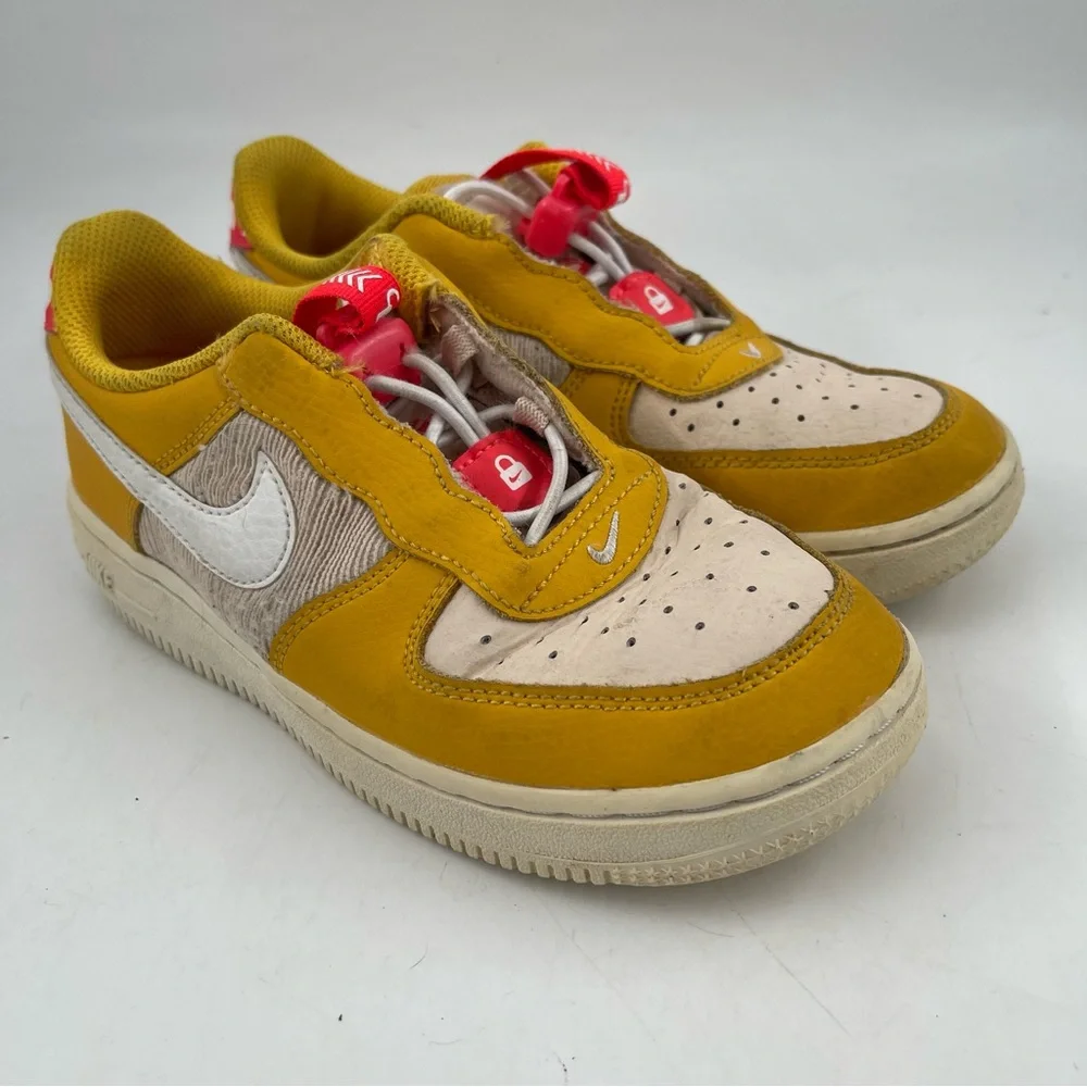 Nike Kids Air Force One Toggle SE -SZ 1.5 Youth- Mushroom Sneakers DQ0365-700